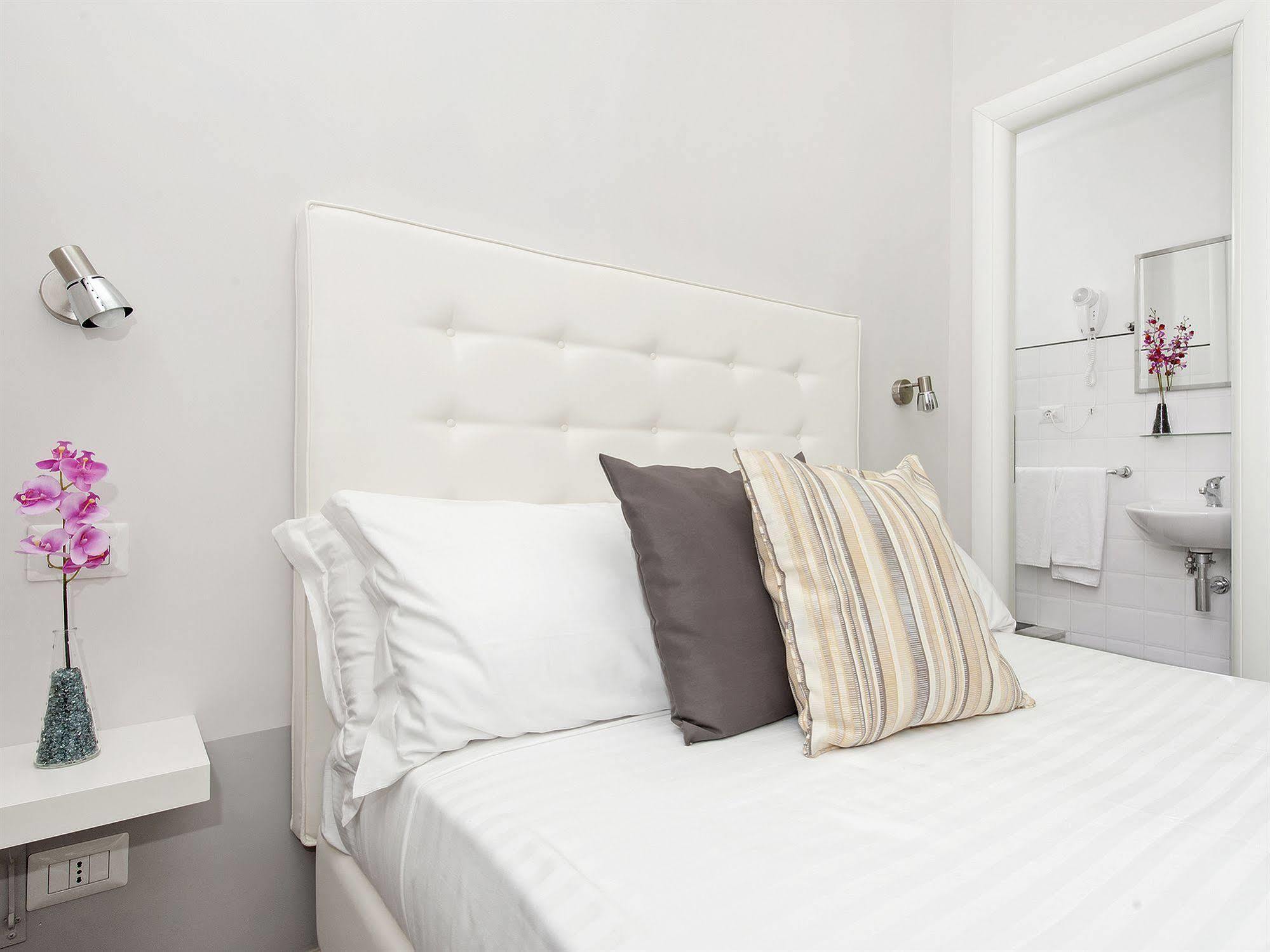White Rooms Colosseo Rome Exterior photo