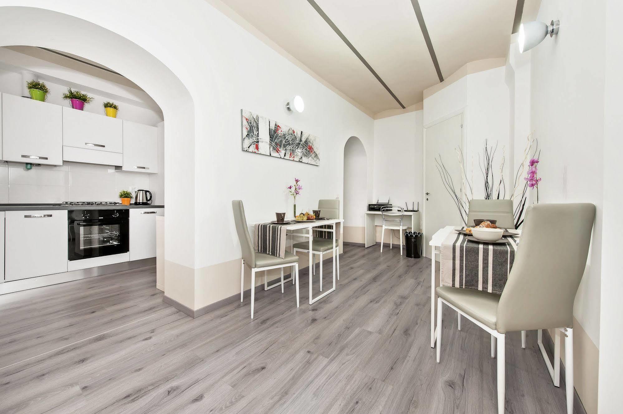 White Rooms Colosseo Rome Exterior photo