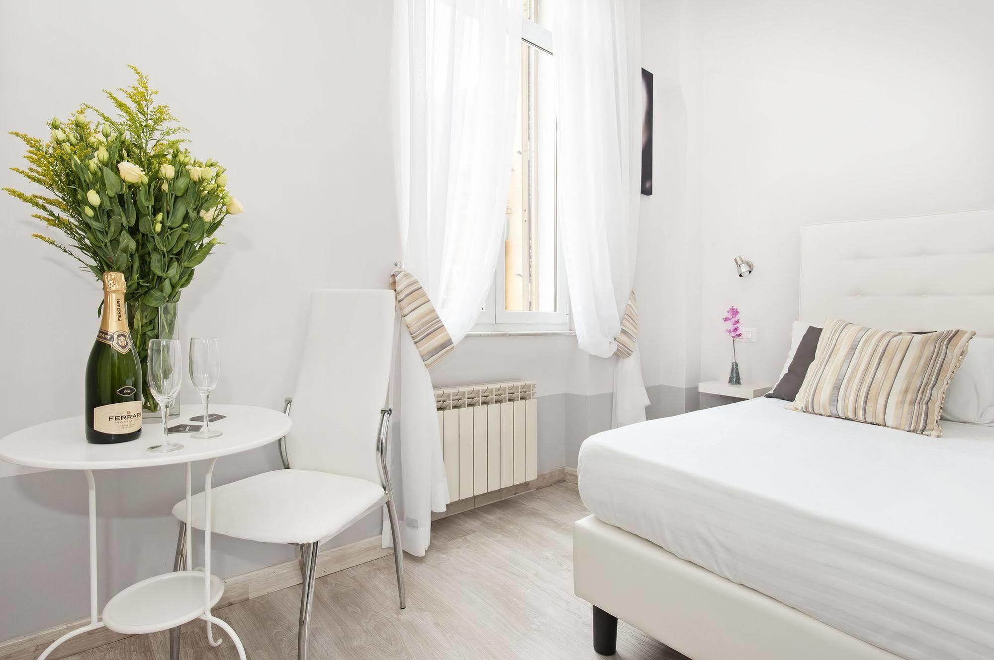 White Rooms Colosseo Rome Exterior photo