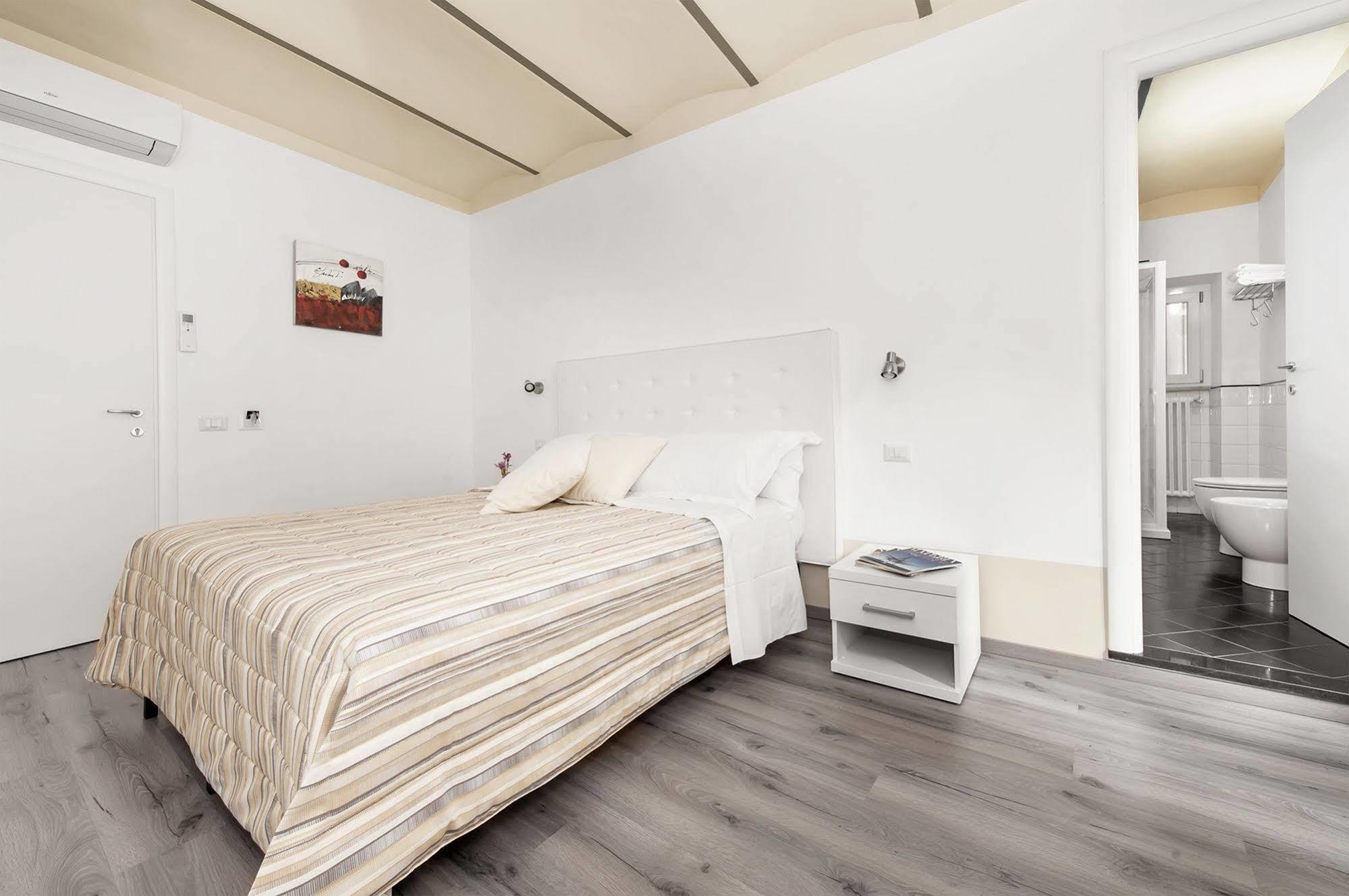 White Rooms Colosseo Rome Exterior photo