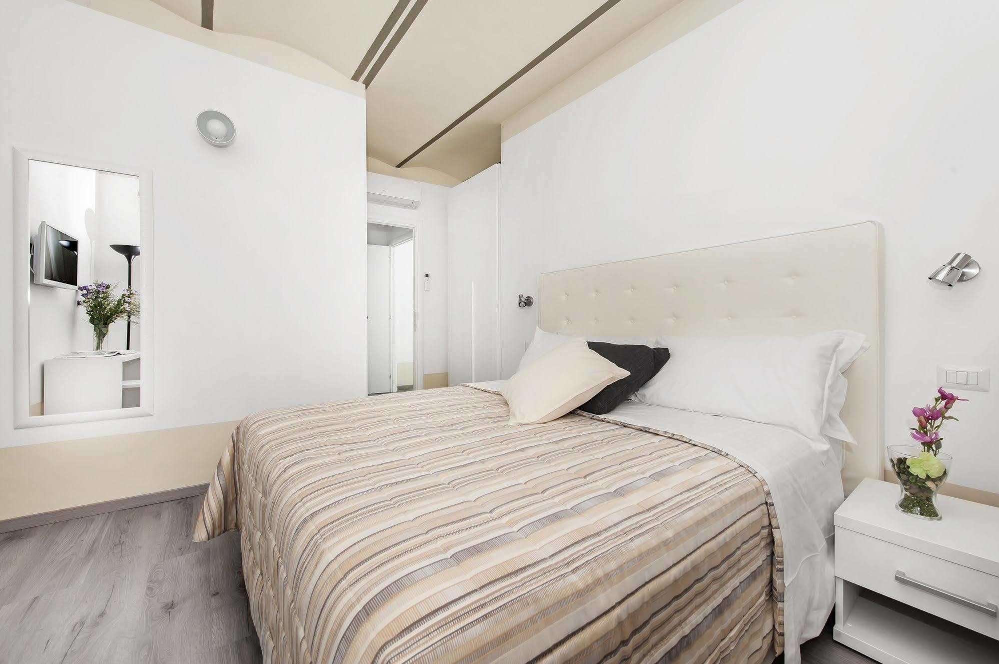 White Rooms Colosseo Rome Exterior photo
