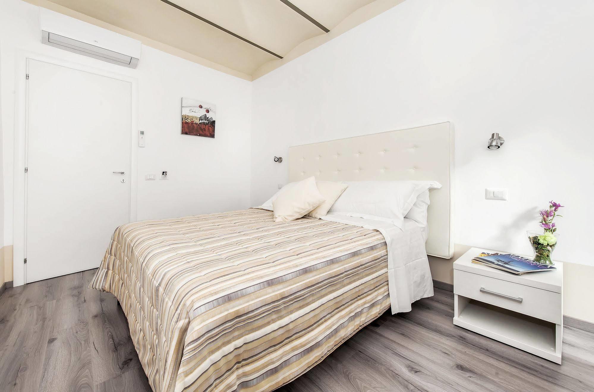 White Rooms Colosseo Rome Exterior photo